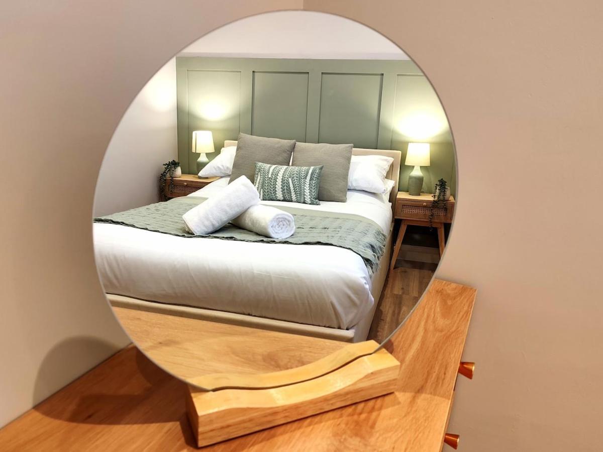 Stunning Modern Apartment Sleeps 4 - 6 Min Walk From Golden Beaches-Free Parking Борнмут Экстерьер фото