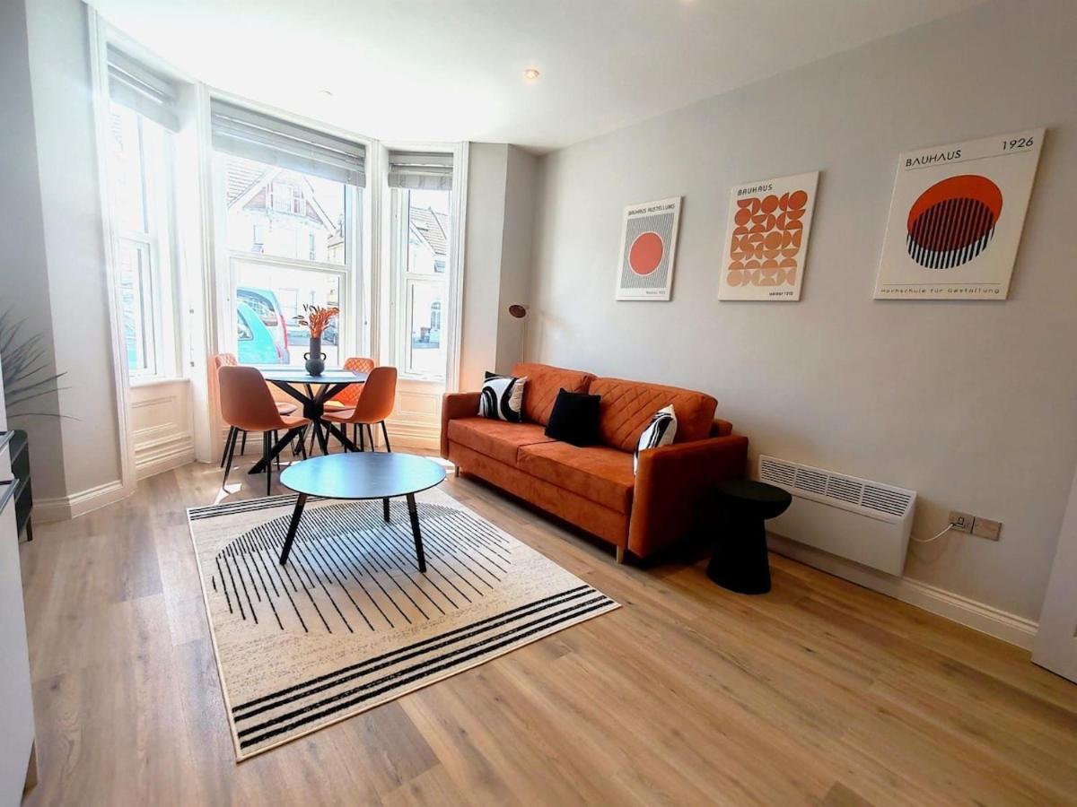 Stunning Modern Apartment Sleeps 4 - 6 Min Walk From Golden Beaches-Free Parking Борнмут Экстерьер фото