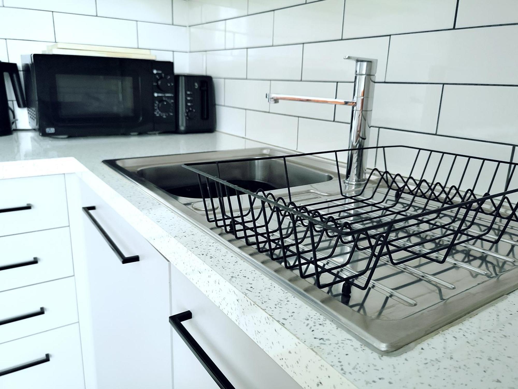 Stunning Modern Apartment Sleeps 4 - 6 Min Walk From Golden Beaches-Free Parking Борнмут Экстерьер фото