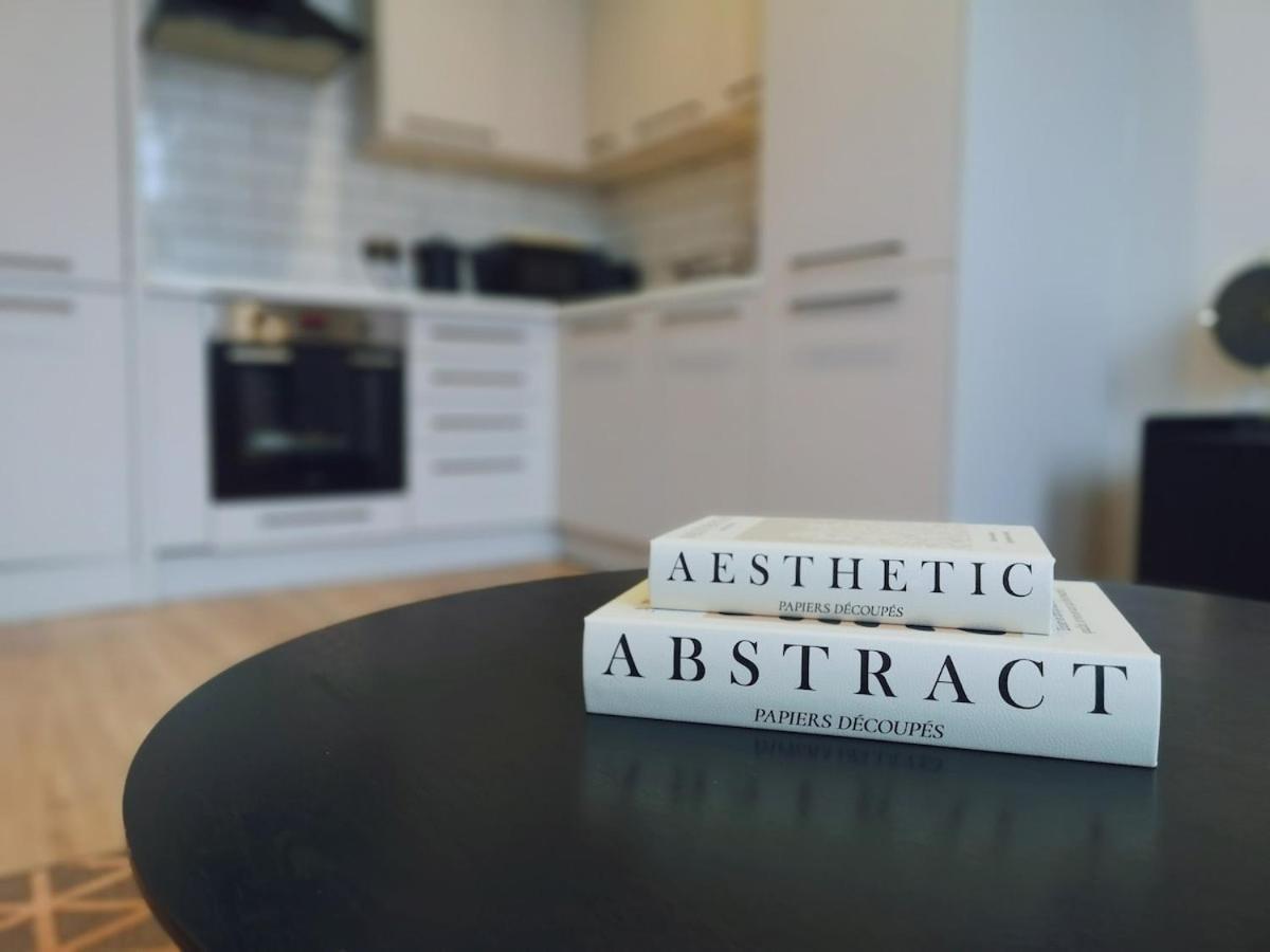 Stunning Modern Apartment Sleeps 4 - 6 Min Walk From Golden Beaches-Free Parking Борнмут Экстерьер фото