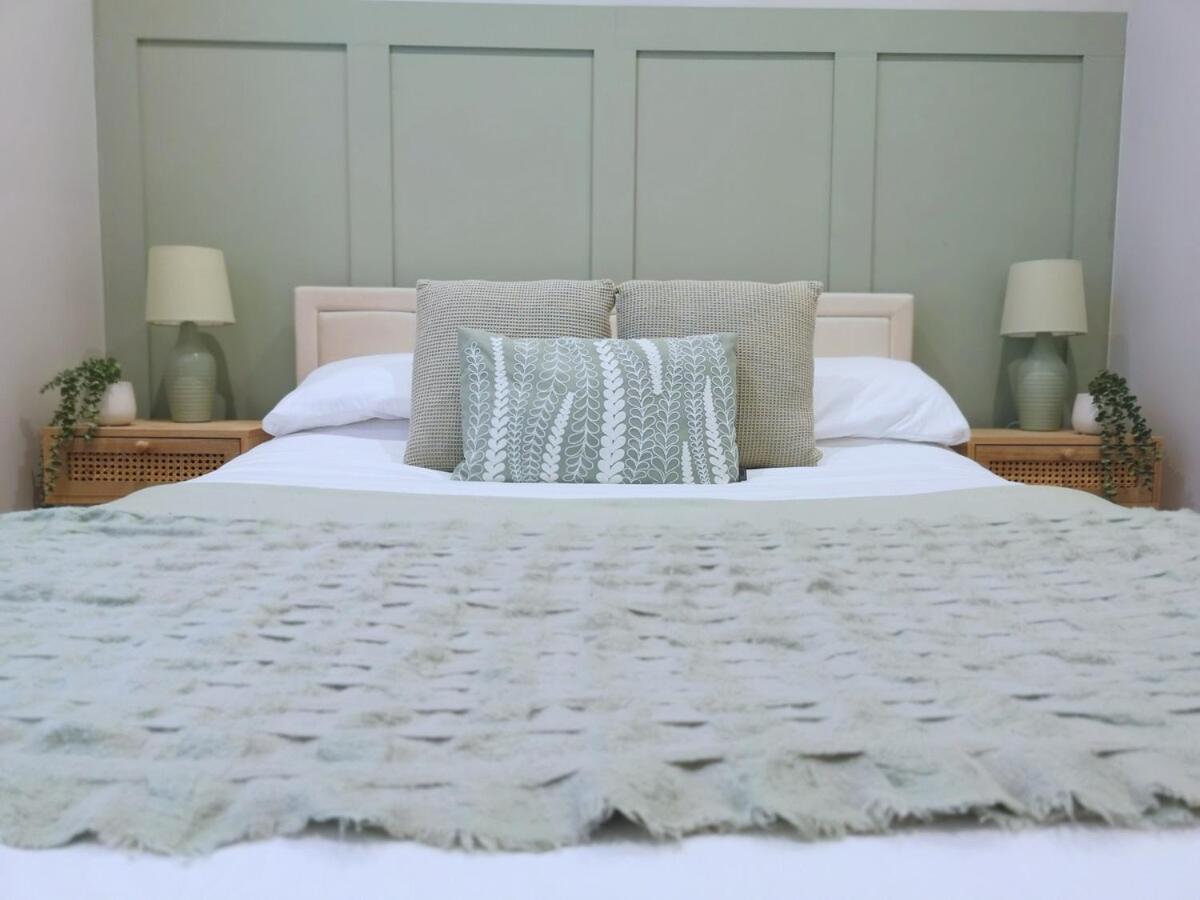 Stunning Modern Apartment Sleeps 4 - 6 Min Walk From Golden Beaches-Free Parking Борнмут Экстерьер фото